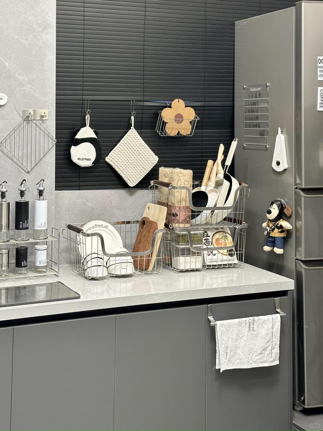 Un incontournable pour les petits appartements ! Comment choisir une étagère murale en métal résistante et durable ?