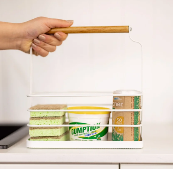 Comment nettoyer un égouttoir à vaisselle : méthodes éprouvées pour une cuisine impeccable et hygiénique